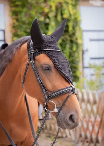 Paddock Sports Silent Tie-Down Bonnet